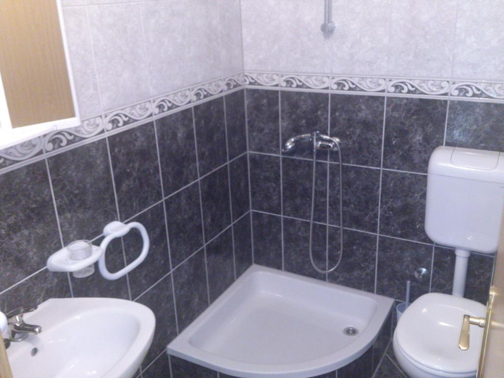 Brig Apartments Živogošće Екстериор снимка